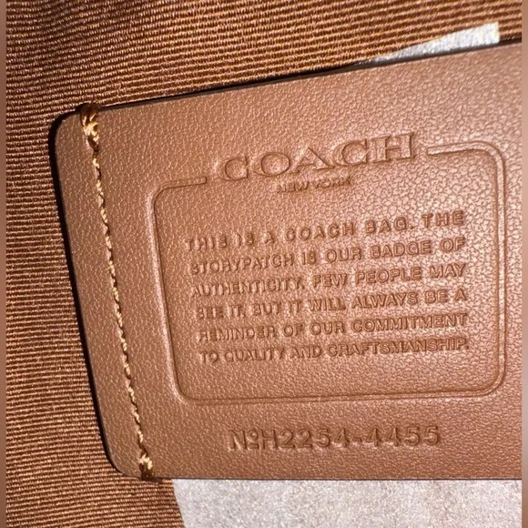 🔥HP🔥 NWT $485 COACH Zip Top Tote In Signature Canvas. Gold/Khaki Saddle 2 - Picture 4 of 6